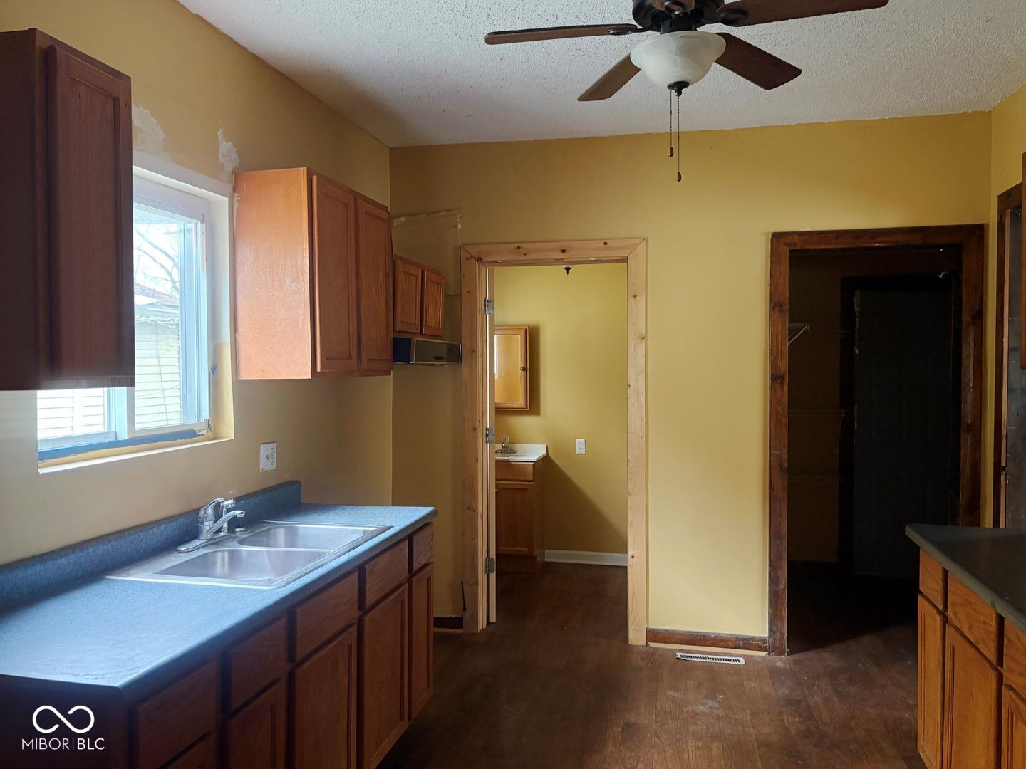 1037 W 32nd Street