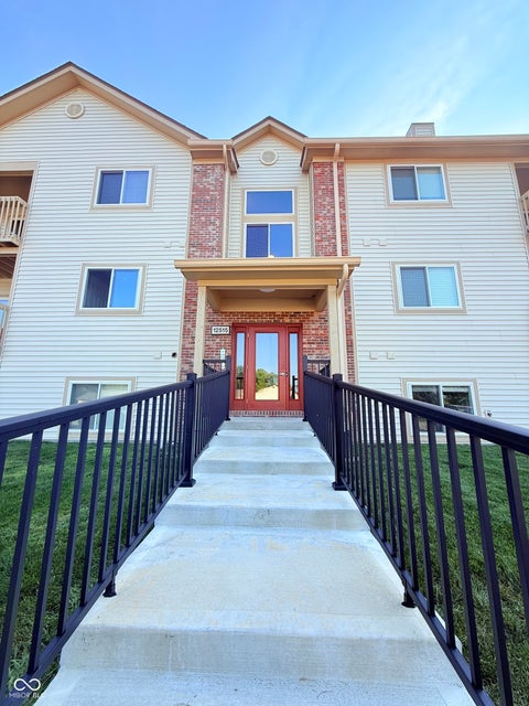 Photo of 12515 Timber Creek Drive #2, Carmel, IN 46032 (MLS # 22119474)