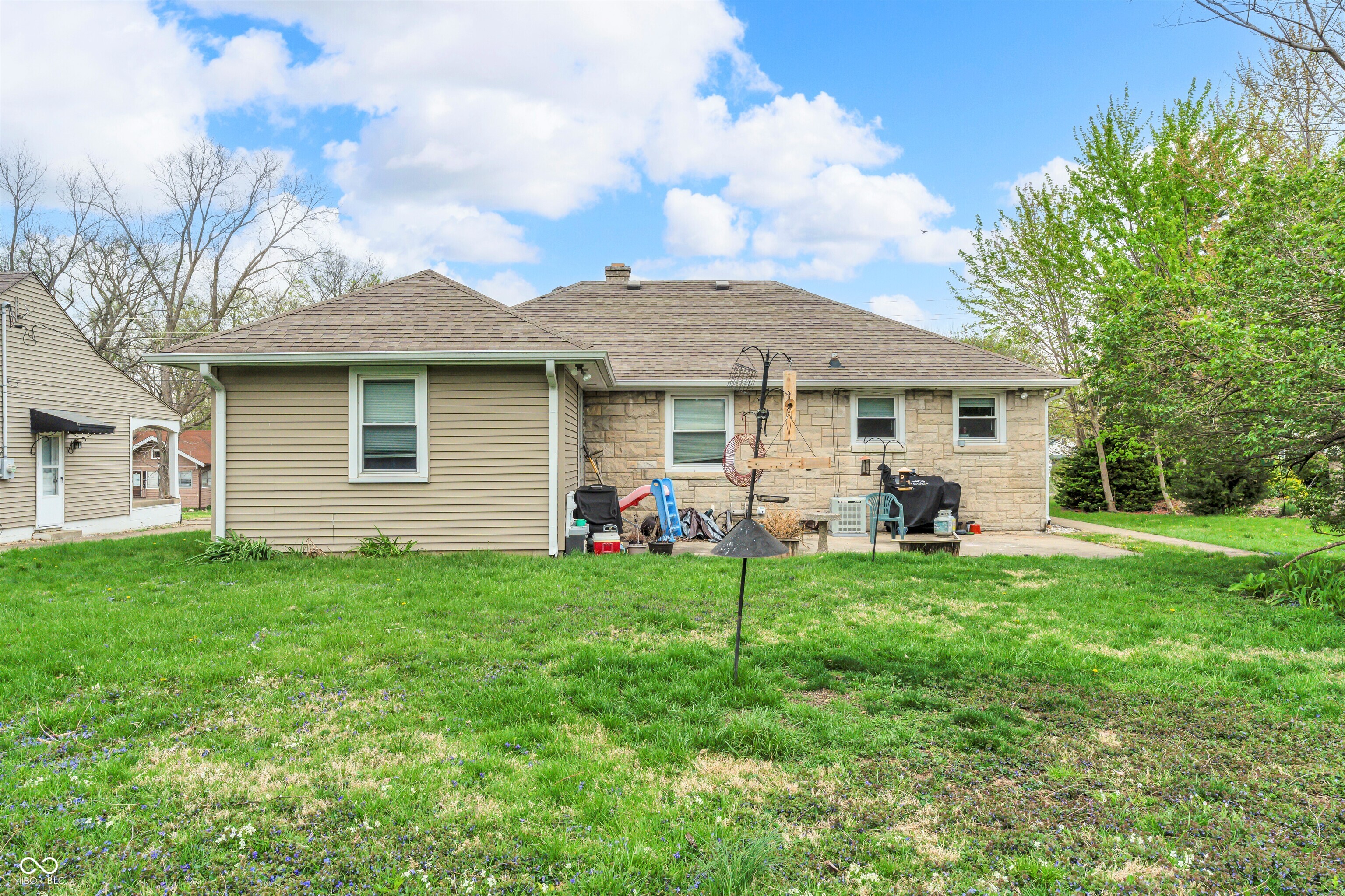 1251 E Thompson Road