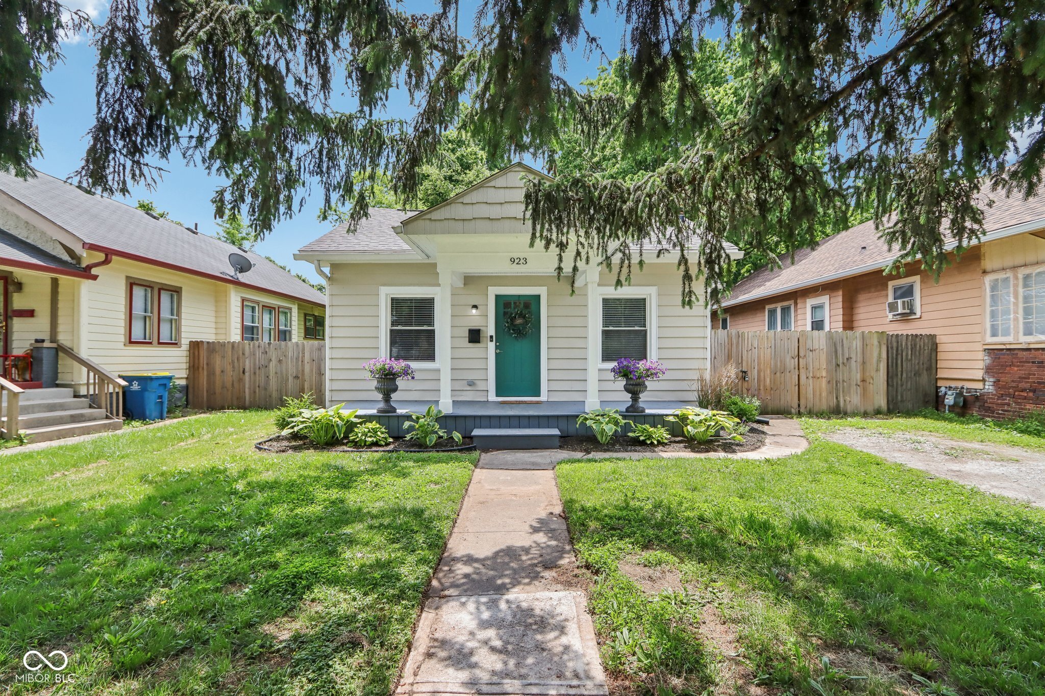 923 E 42nd Street