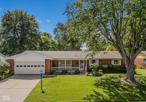 Photo of 3142 Fairlawn Drive, Columbus, IN 47203 (MLS # 22108679)