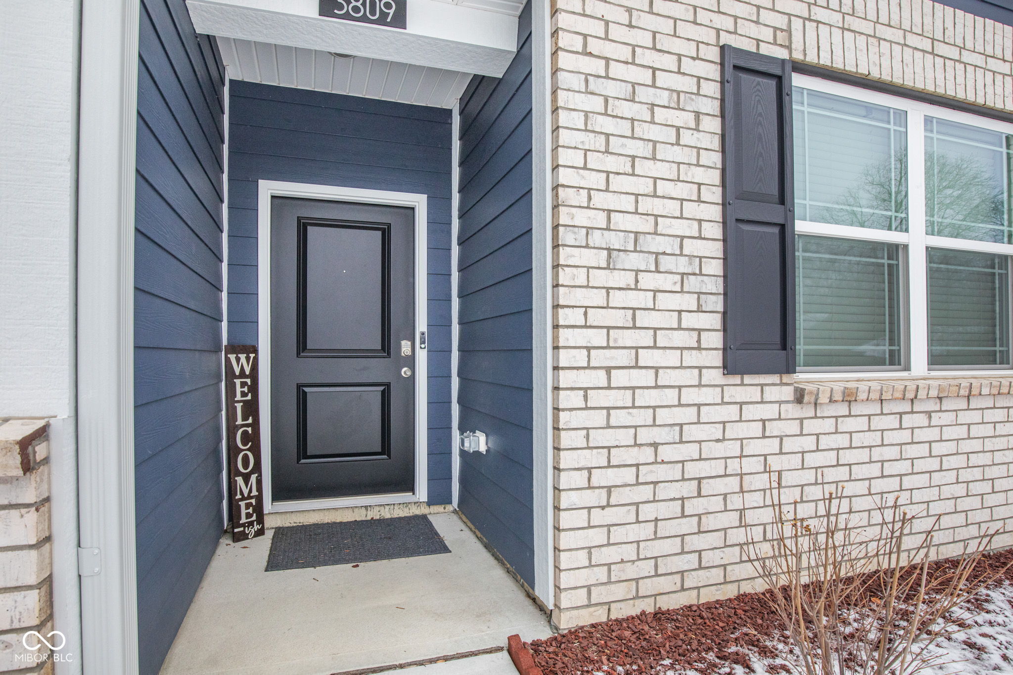 3809 S Woodfield Drive