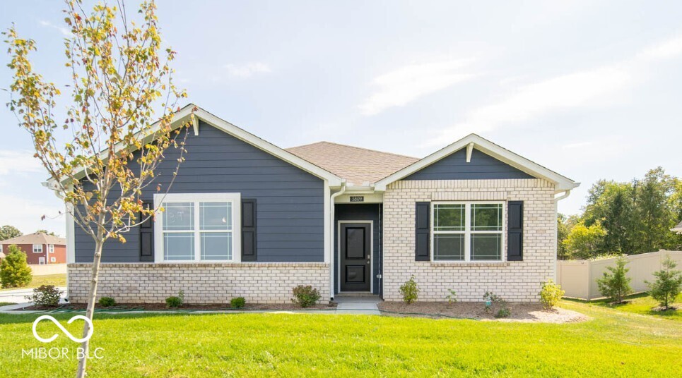 3809 S Woodfield Drive