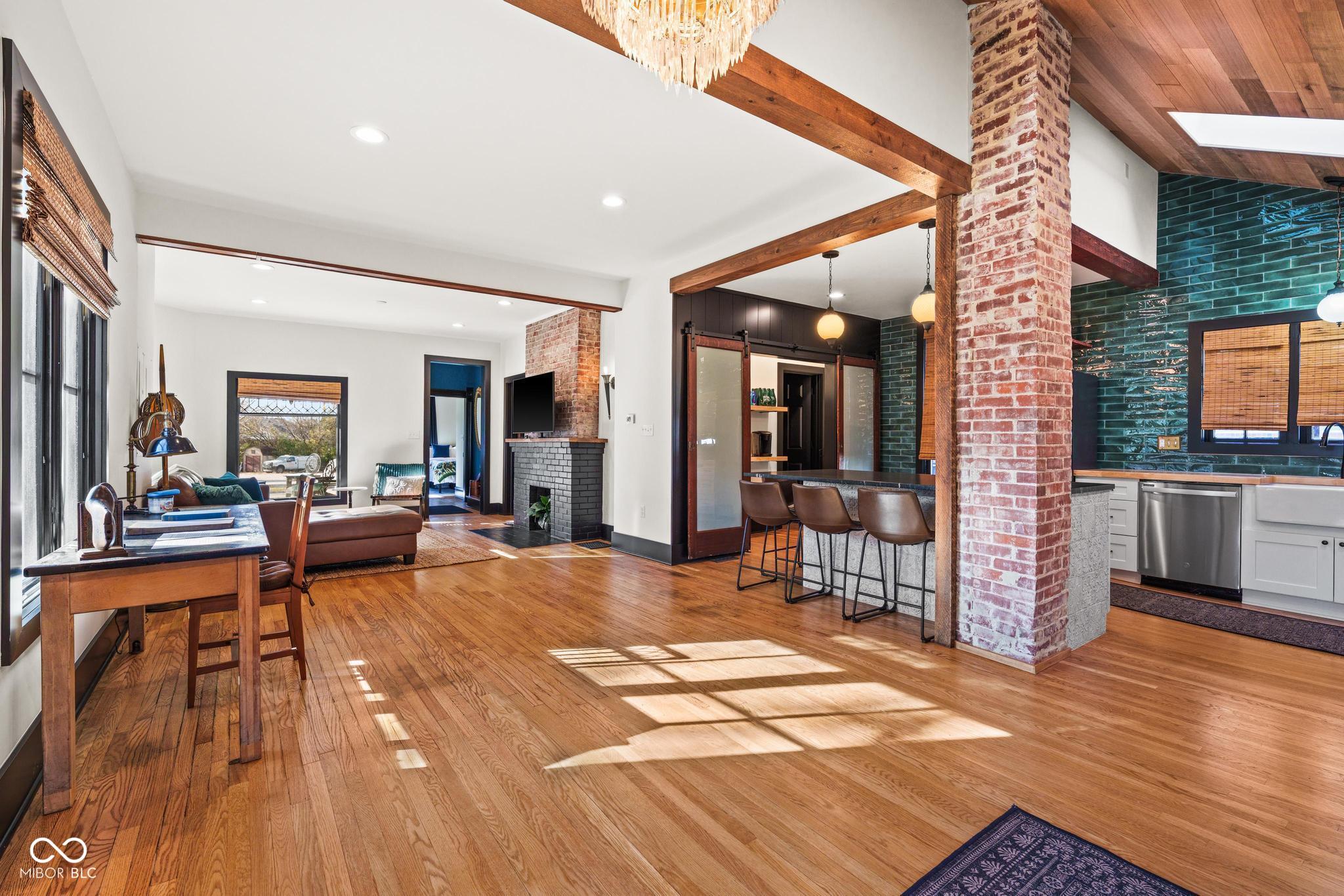 321 N Rangeline Road