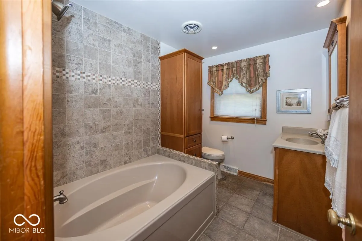 Westfield, Indiana 46074, United States, 3 Bedrooms Bedrooms, ,2 BathroomsBathrooms,Residential,Pending,39755