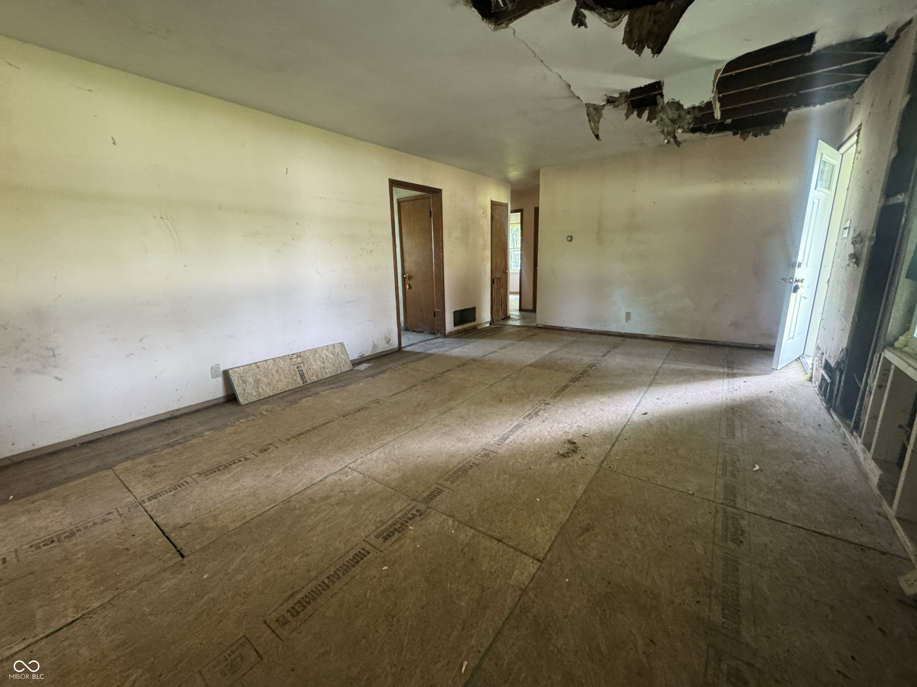 2324 E Thompson