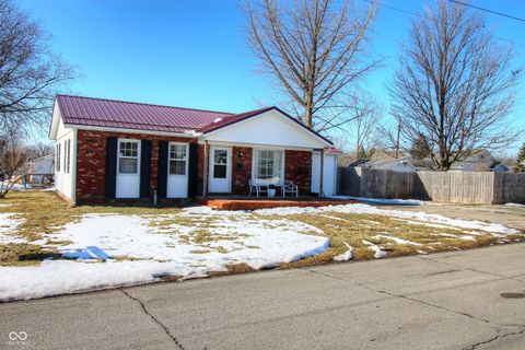 Photo of 802 W Broadway Street, Alexandria, IN 46001 (MLS # 22082339)