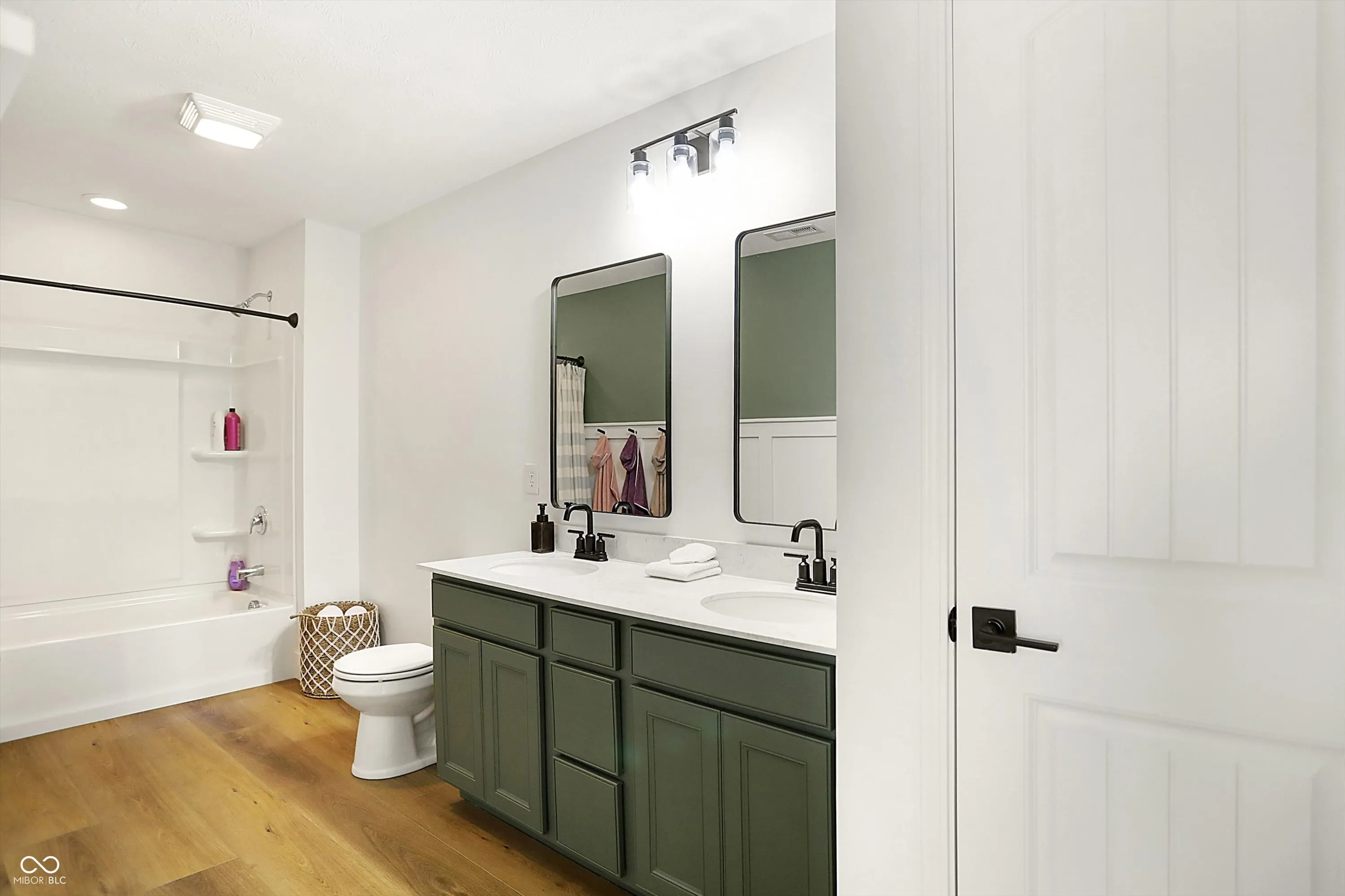 Noblesville, Indiana 46062, United States, 4 Bedrooms Bedrooms, ,3 BathroomsBathrooms,Residential,Pending,11854