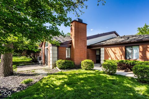 Photo of 9350 Golden Leaf Way, Indianapolis, IN 46260 (MLS # 22100381)