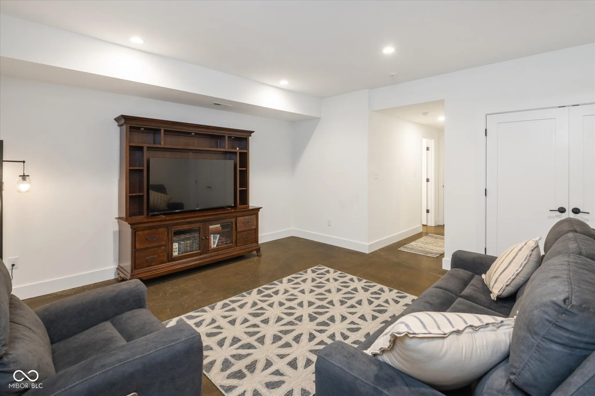 Indianapolis, Indiana 46202, United States, 3 Bedrooms Bedrooms, ,4 BathroomsBathrooms,Residential,Active,155845