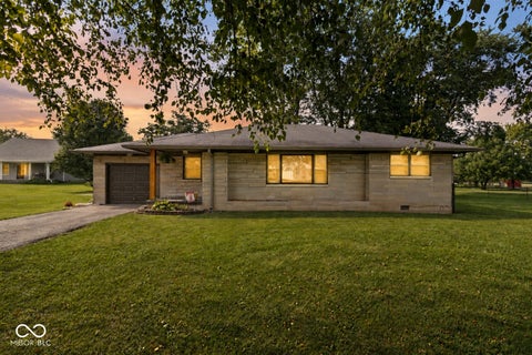 Photo of 2209 S Miller Avenue, Shelbyville, IN 46176 (MLS # 22123045)