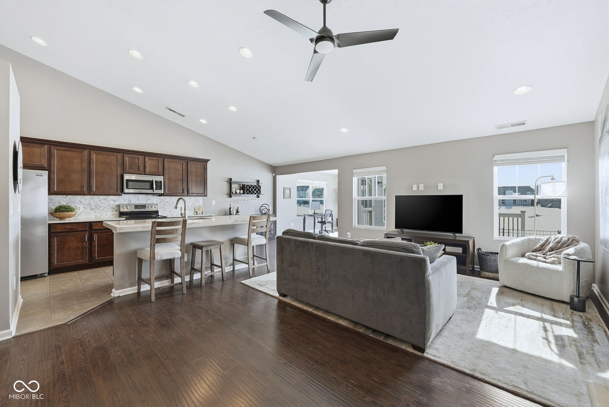 4672 Indigo Blue Boulevard