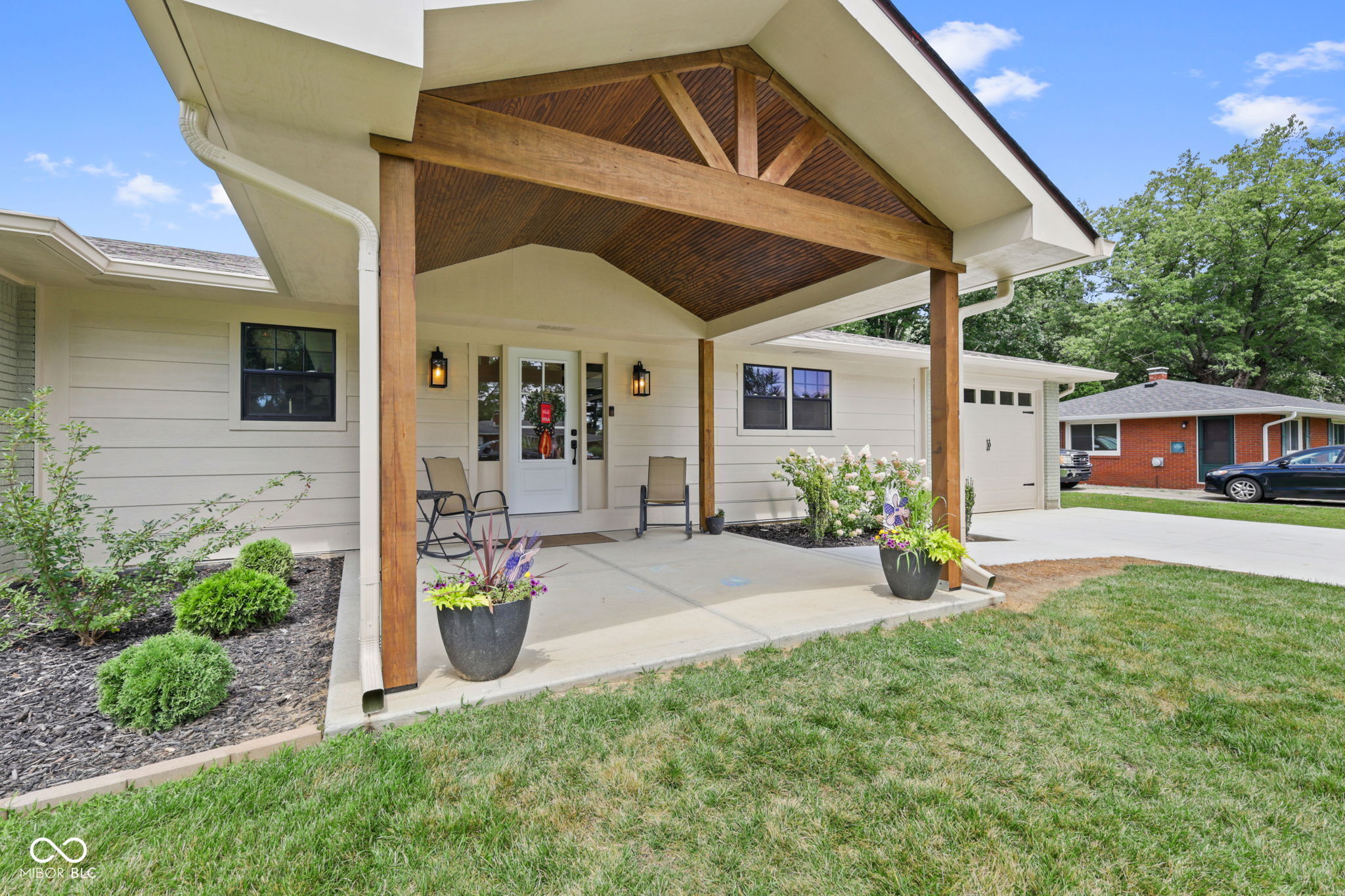 2774 W Hickory Drive