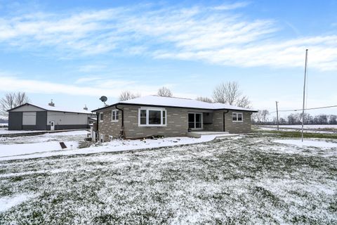 Photo of 4006 S 50 W, Greenfield, IN 46140 (MLS # 22074135)