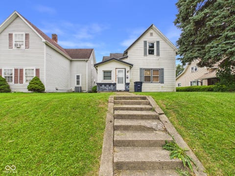 Photo of 815 Main Street, Elwood, IN 46036 (MLS # 22116039)