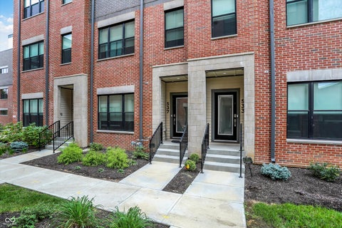 Photo of 537 Fynn Place, Indianapolis, IN 46202 (MLS # 22123885)