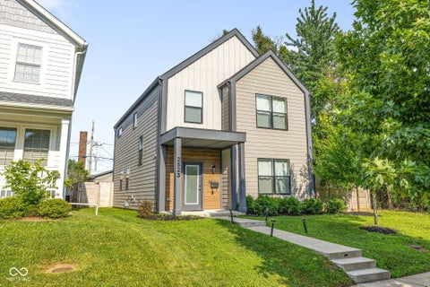 Photo of 2523 Guilford Avenue, Indianapolis, IN 46205 (MLS # 22112819)