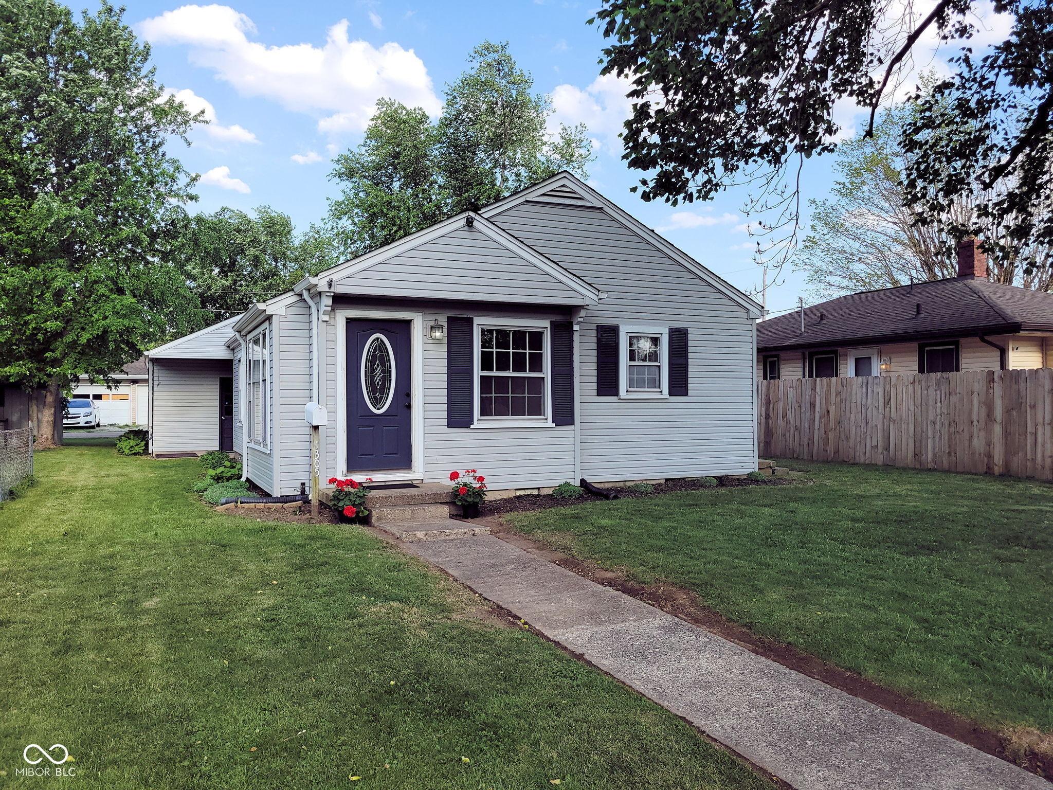 1305 Court Street