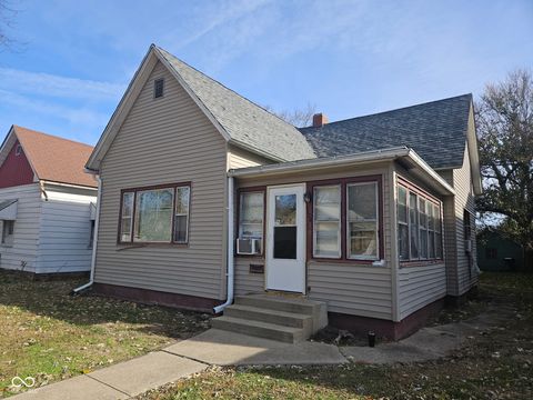 Photo of 1122 S 10th Street, Terre Haute, IN 47802 (MLS # 22080850)