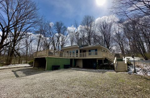 Photo of 5519 Shelbyville Road, Indianapolis, IN 46237 (MLS # 22089813)