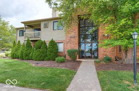 Photo of 4391 Village Parkway Circle W #5, Indianapolis, IN 46254 (MLS # 22102337)