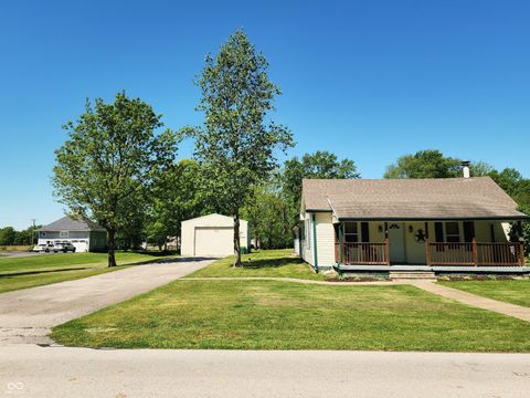Photo of 9710 S County Road 0, Clayton, IN 46118 (MLS # 22101801)