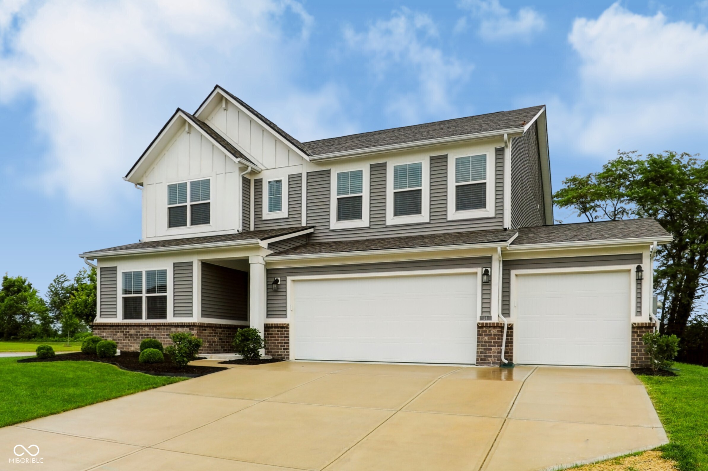 24 Hollister Way