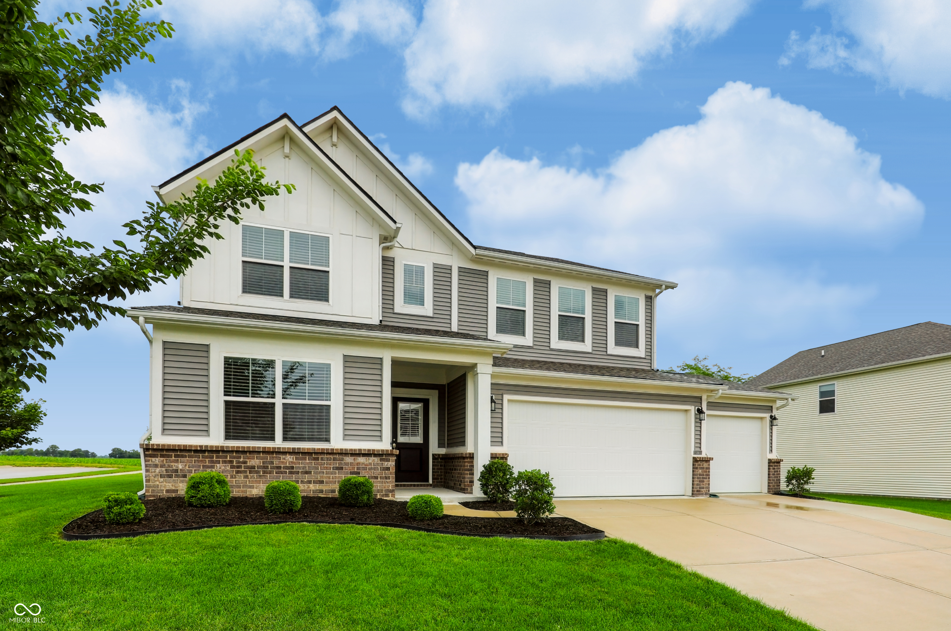 24 Hollister Way