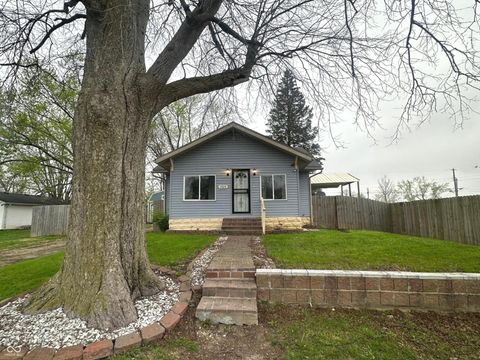 Photo of 1924 E Hines Street, Muncie, IN 47303 (MLS # 22094553)