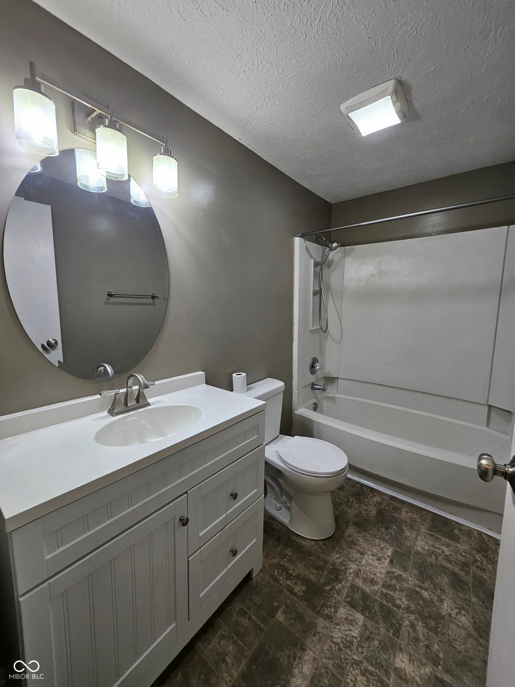 Indianapolis, Indiana 46250, United States, 2 Bedrooms Bedrooms, ,2 BathroomsBathrooms,Residential,Active,210630