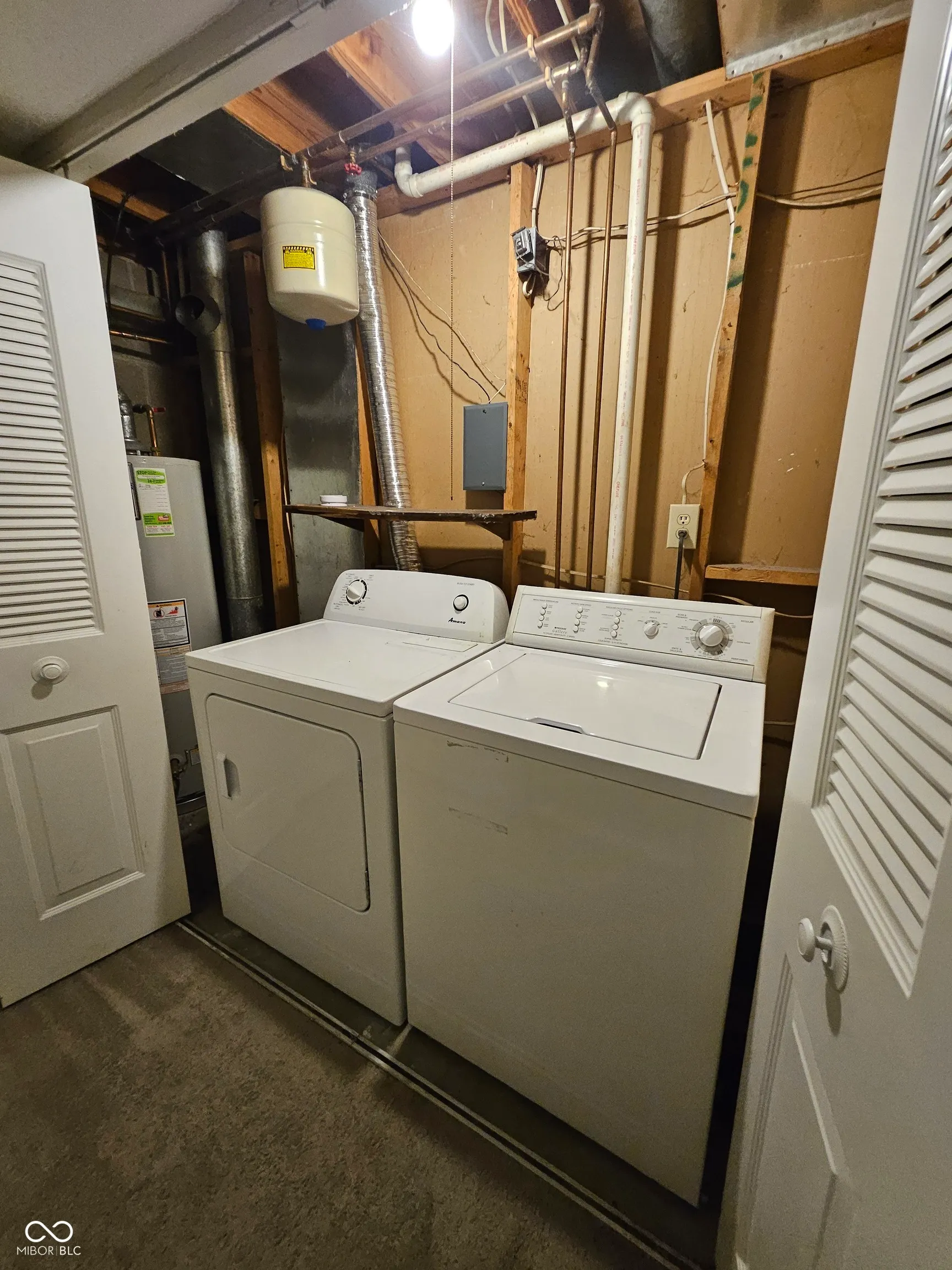 Indianapolis, Indiana 46250, United States, 2 Bedrooms Bedrooms, ,2 BathroomsBathrooms,Residential,Active,210630