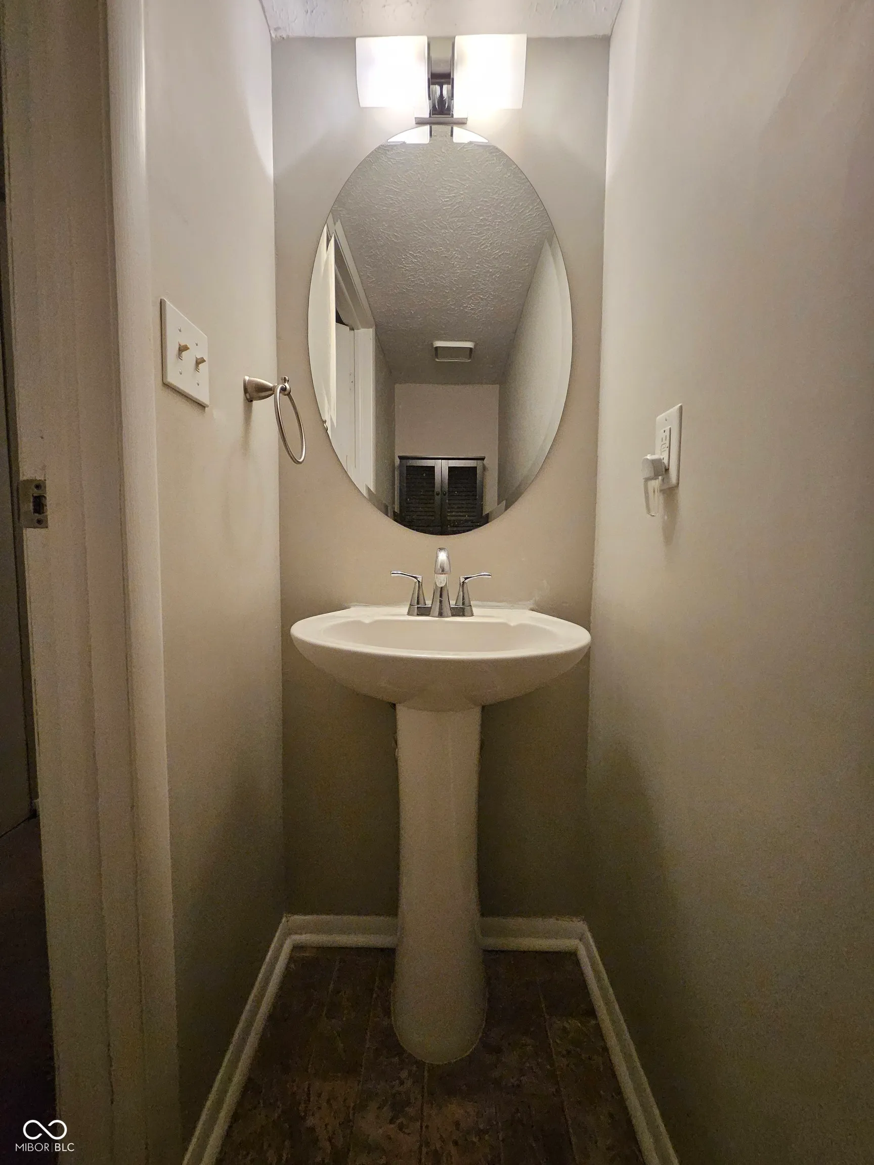 Indianapolis, Indiana 46250, United States, 2 Bedrooms Bedrooms, ,2 BathroomsBathrooms,Residential,Active,210630