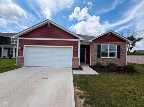 Photo of 1671 Fairmount Drive, Greenfield, IN 46140 (MLS # 22112118)