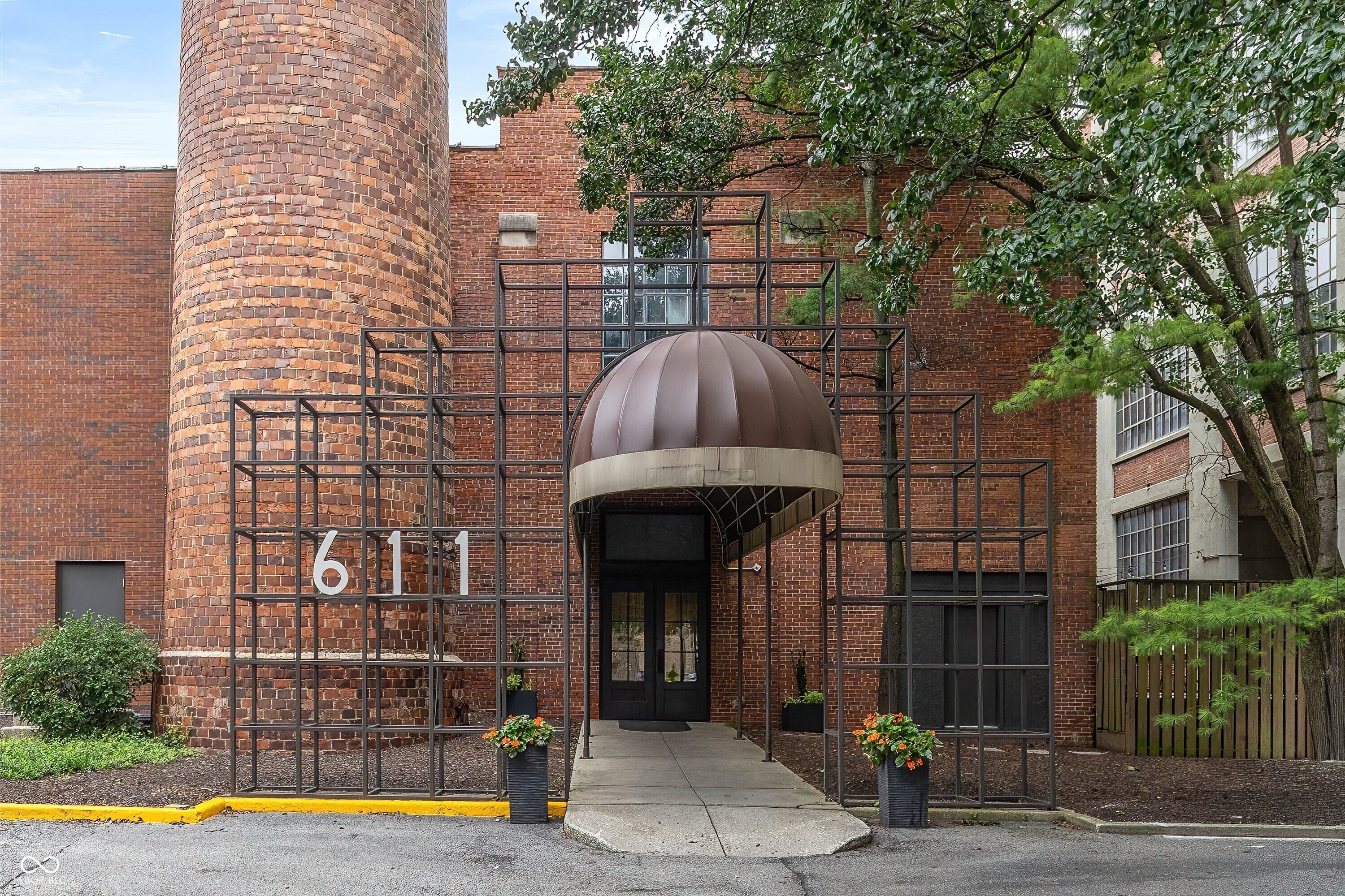 611 N Park Avenue 105