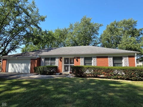 Photo of 1581 Crest Drive, Shelbyville, IN 46176 (MLS # 22124602)