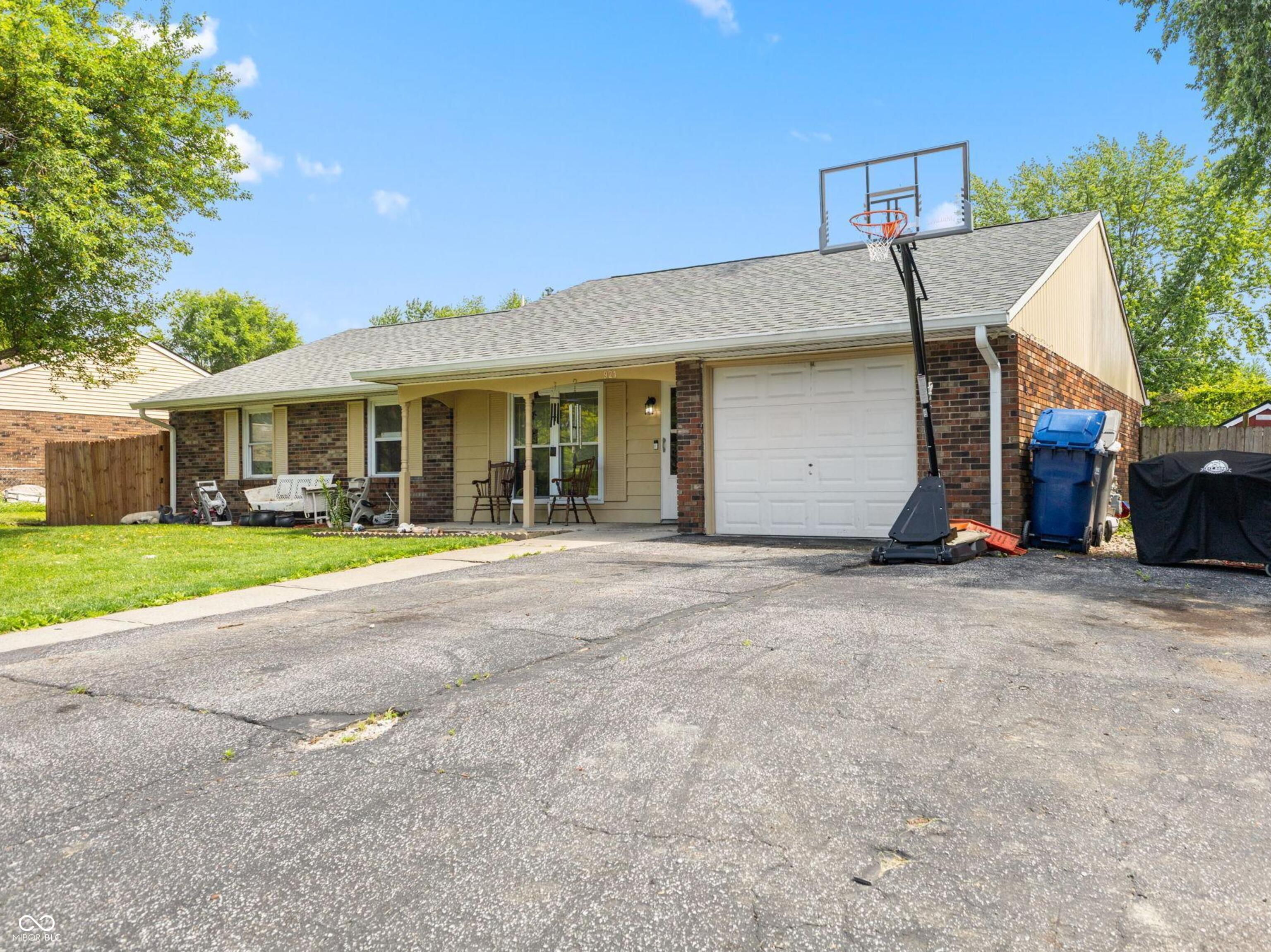 921 W Stop 11 Road