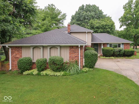 Photo of 388 Leaning Tree Road, Greenwood, IN 46142 (MLS # 22110357)