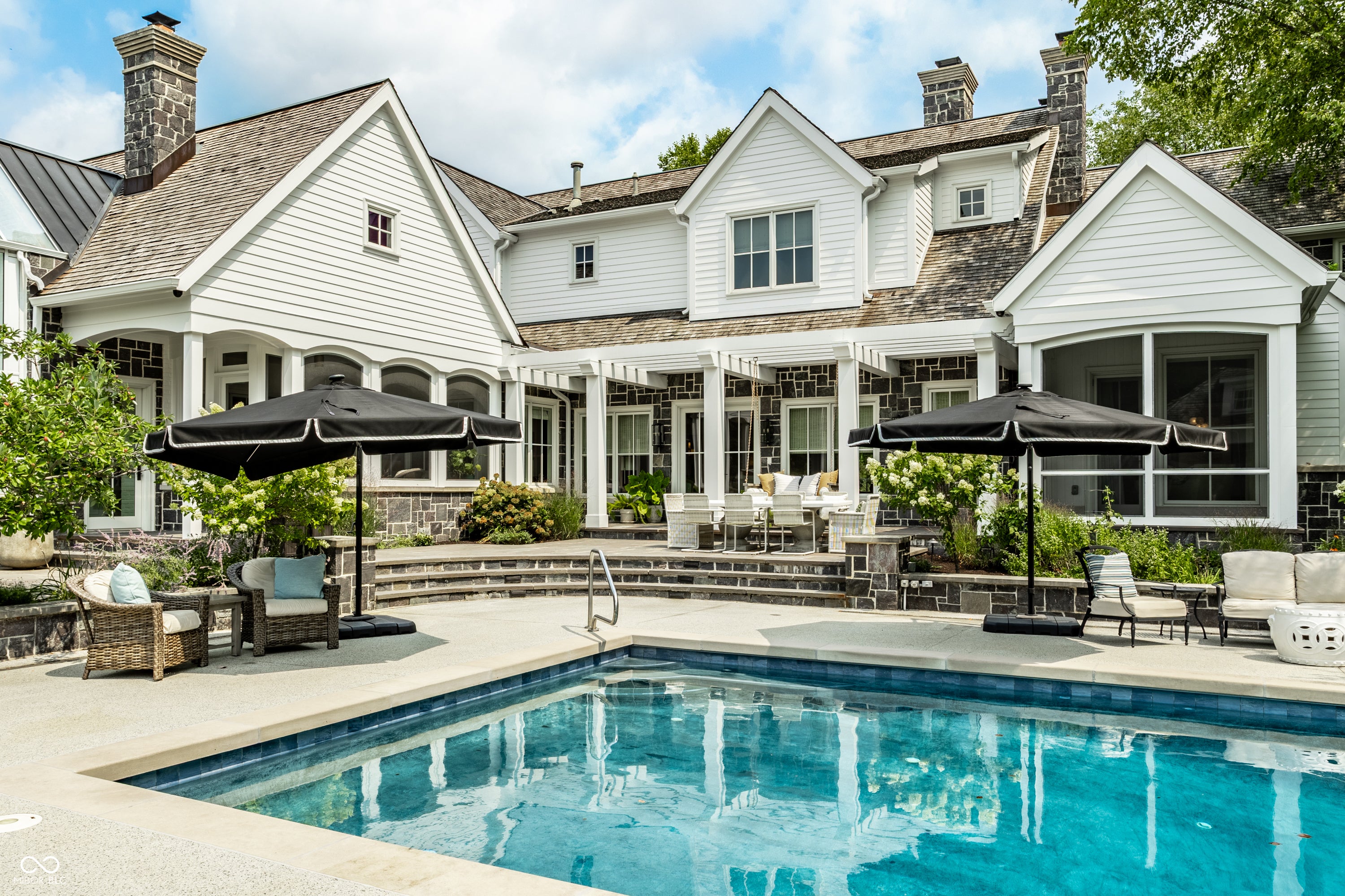 1121 Laurelwood