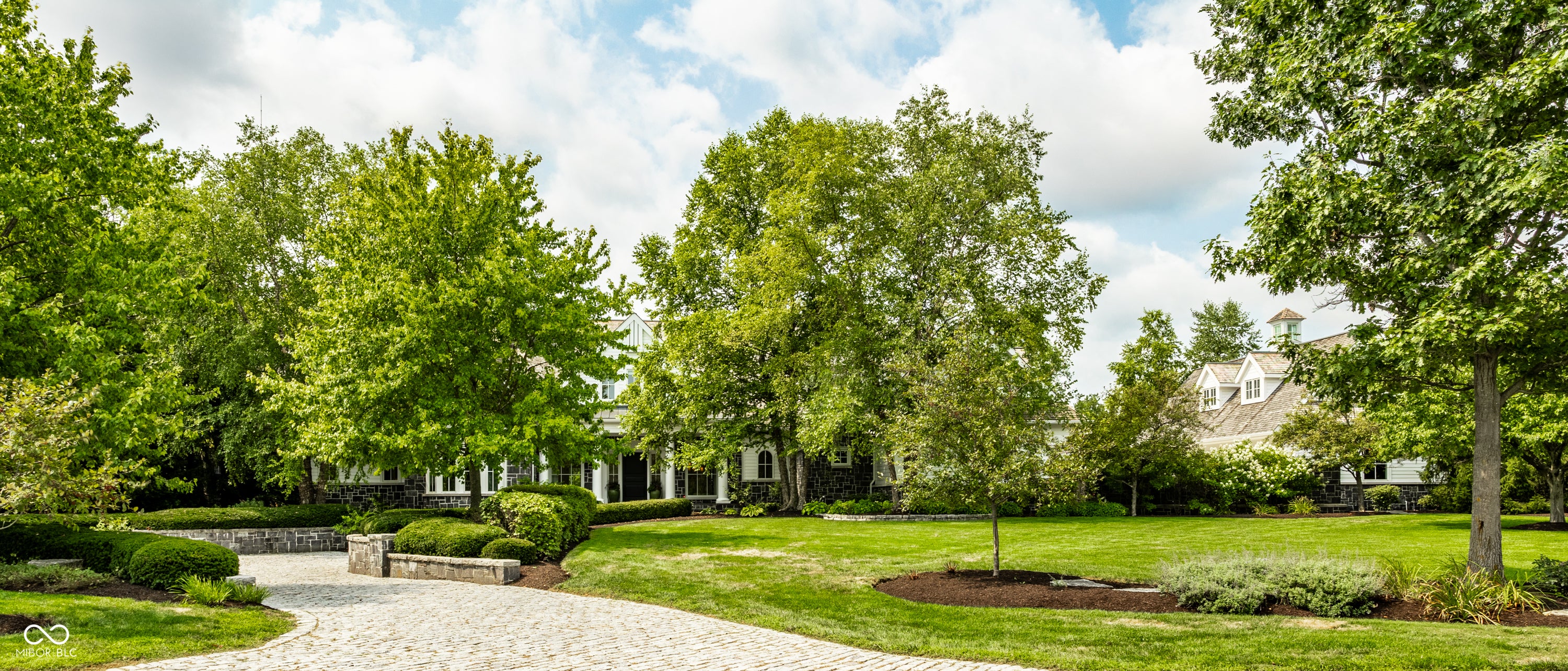 1121 Laurelwood