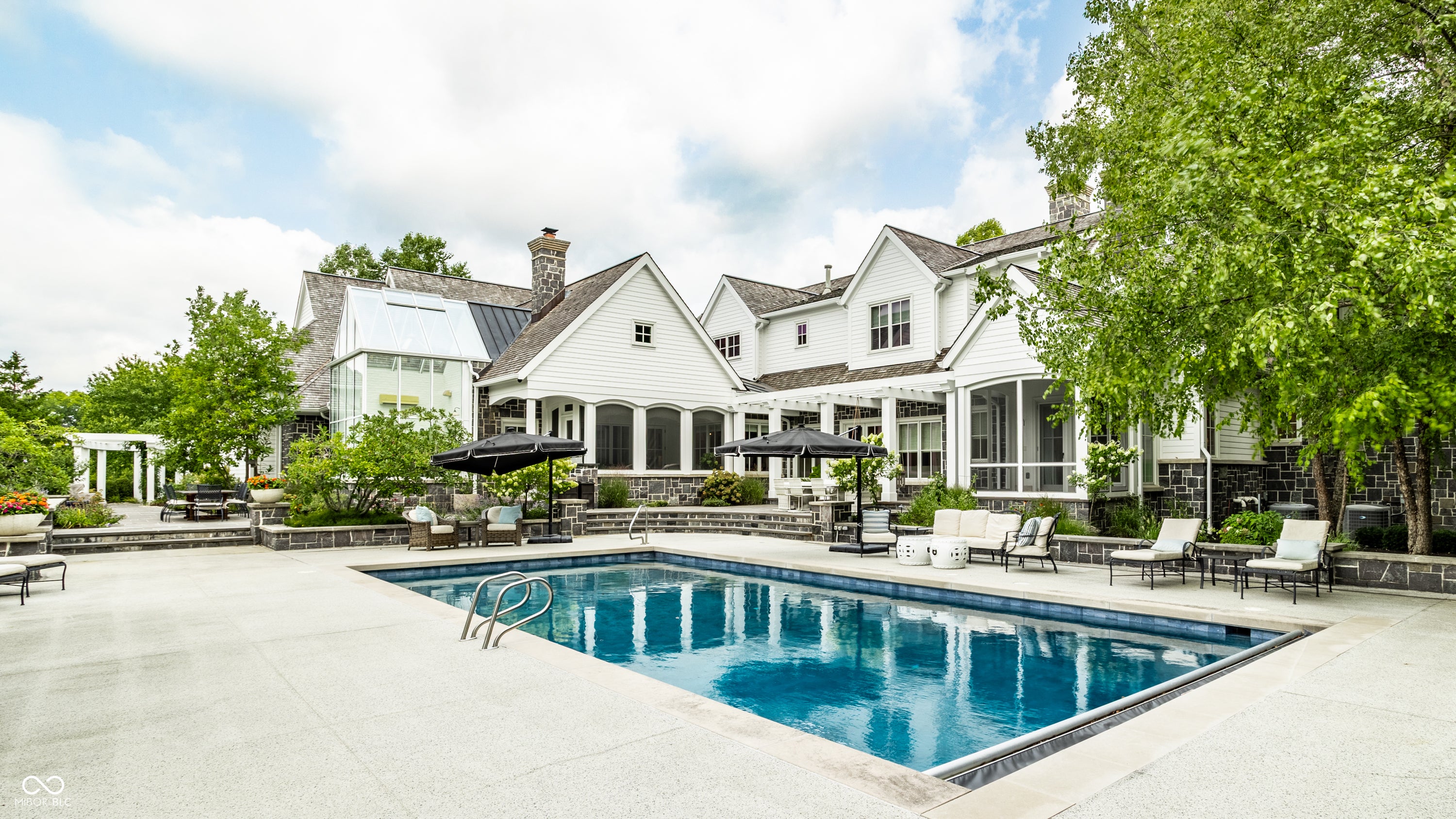 1121 Laurelwood