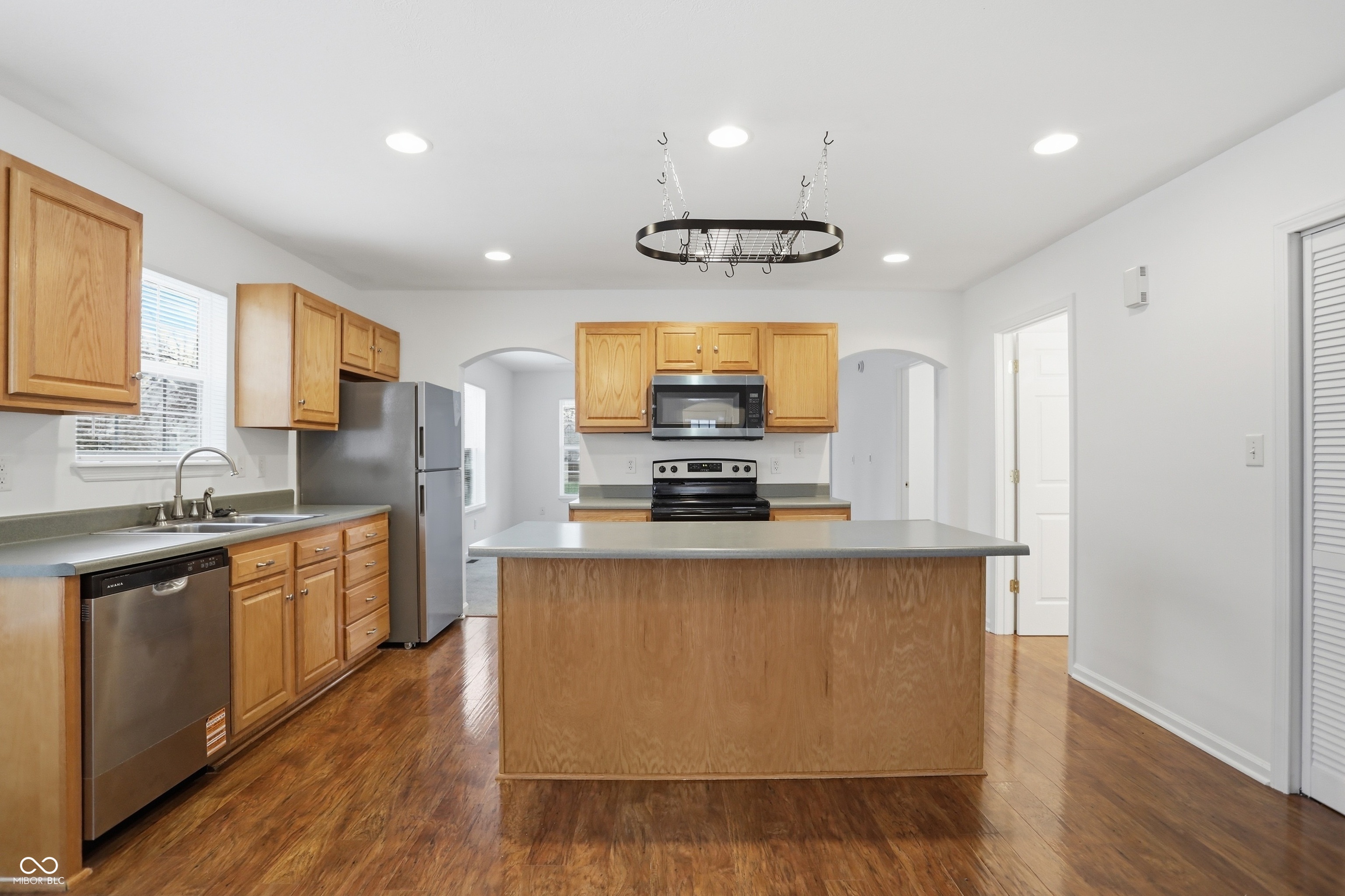 100 S Nebraska Street