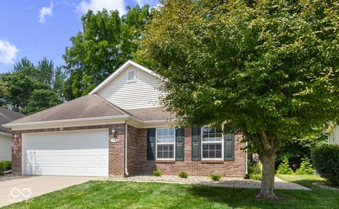 Photo of 970 Lincoln Park Drive W, Greenwood, IN 46142 (MLS # 22048625)
