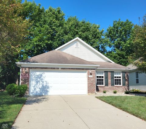 Photo of 970 Lincoln Park Drive W, Greenwood, IN 46142 (MLS # 22048625)