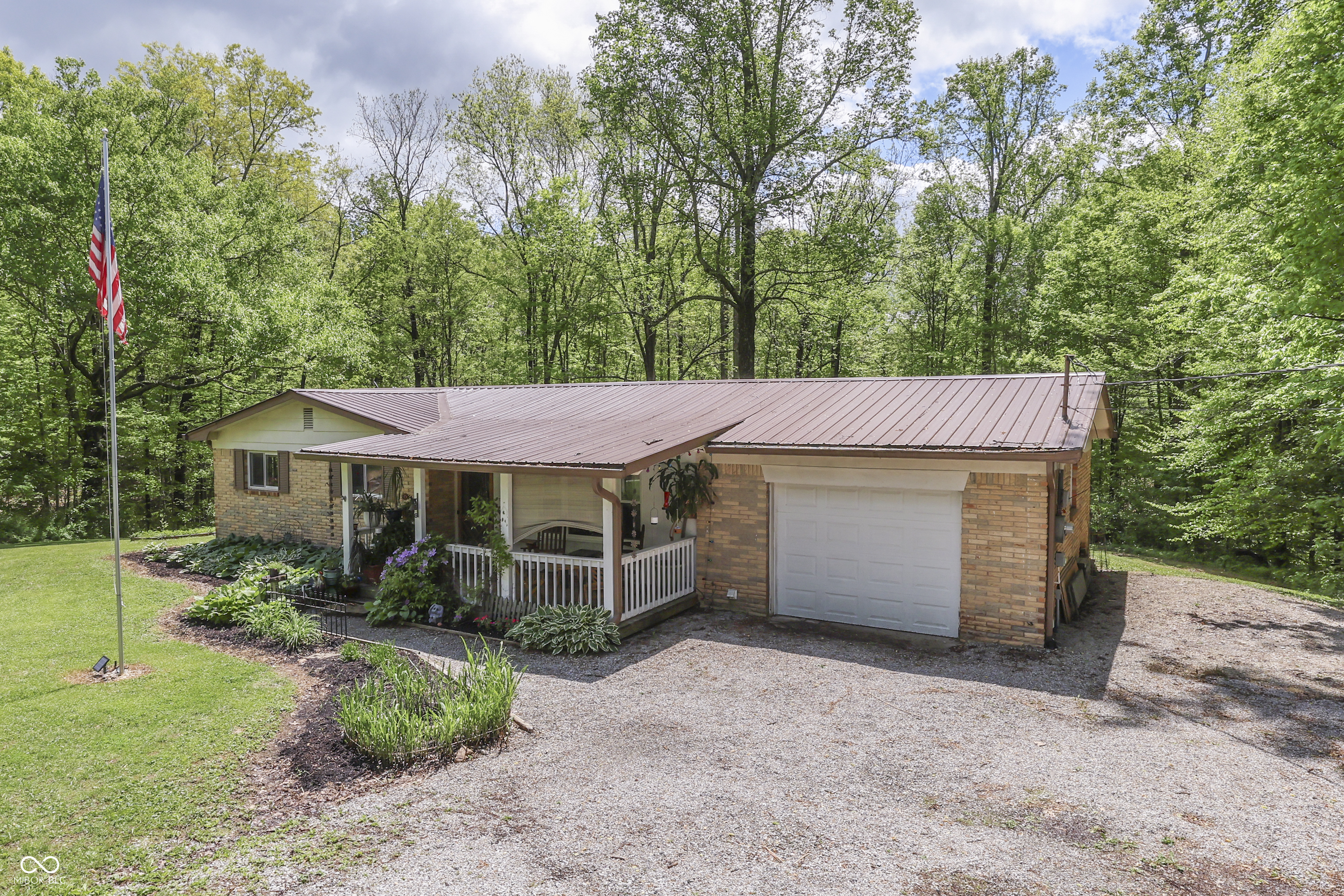 181 W Robertson Road
