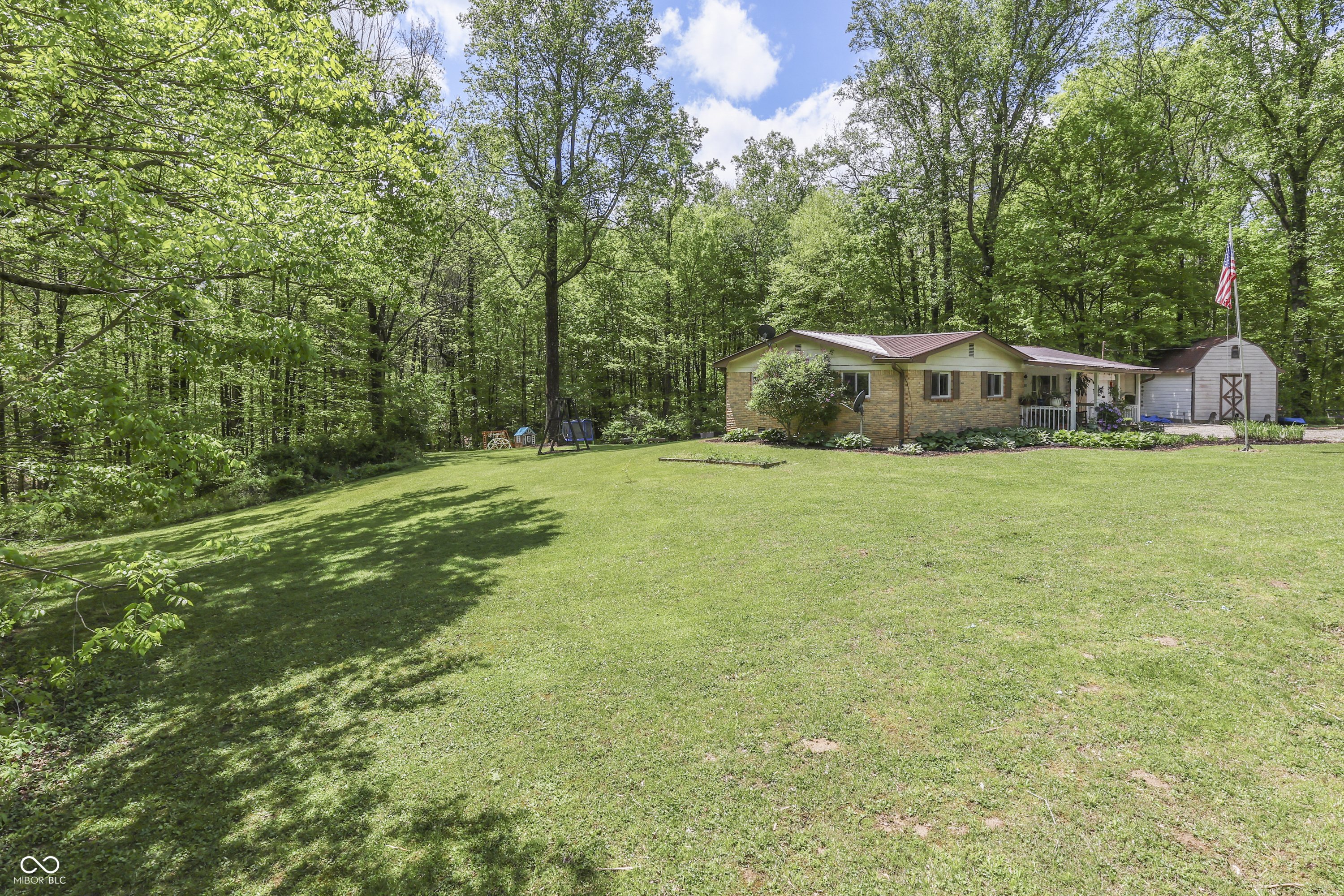 181 W Robertson Road