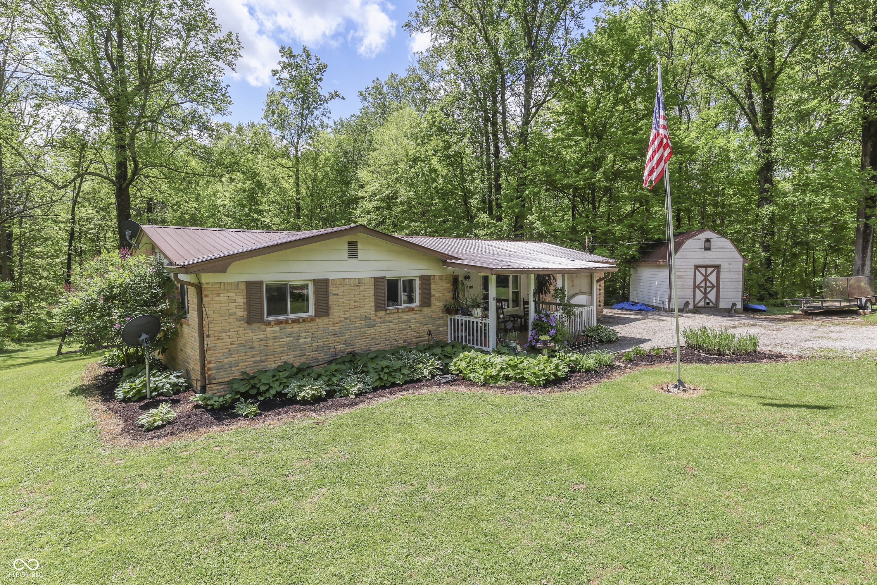 181 W Robertson Road