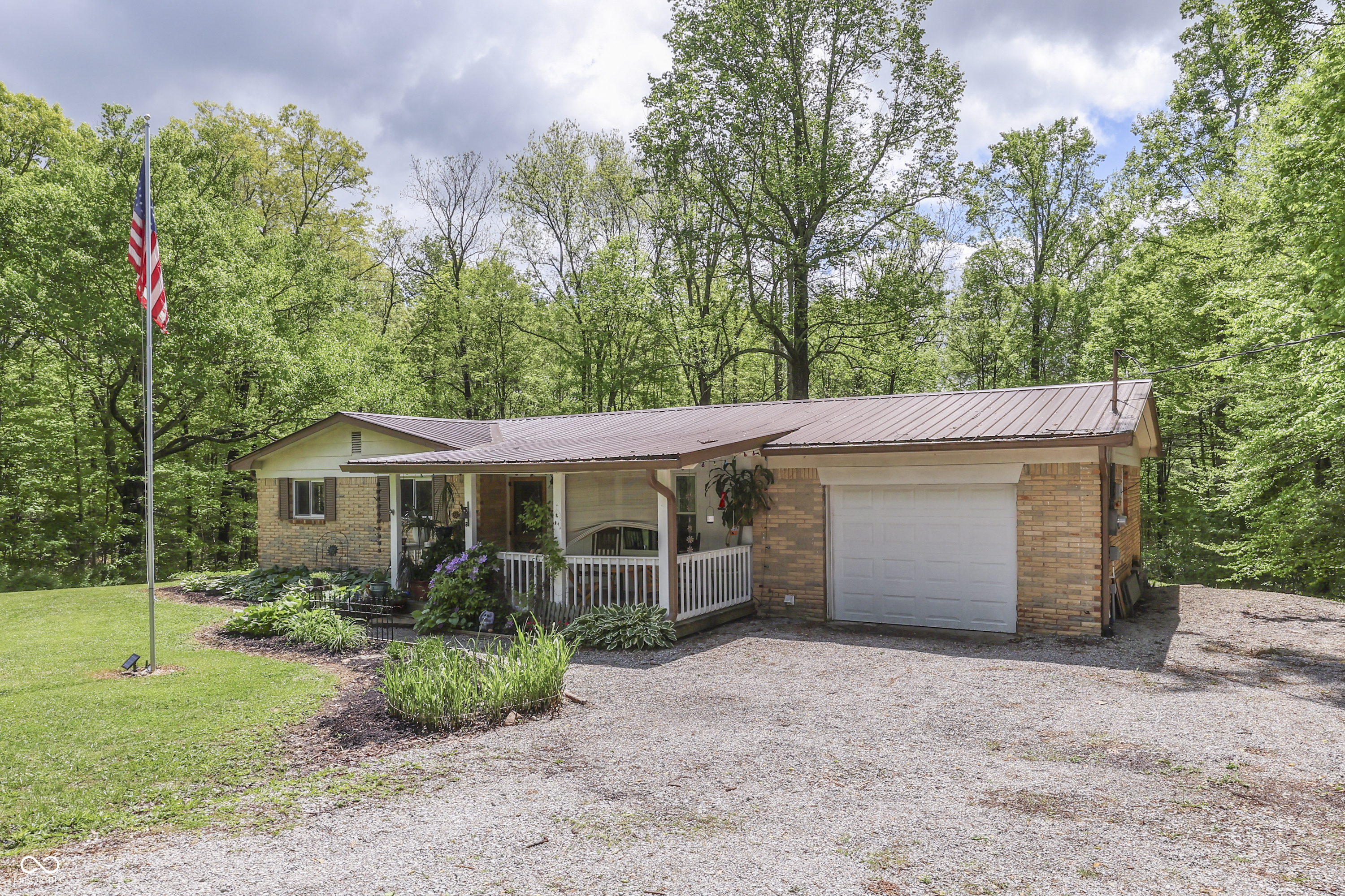 181 W Robertson Road