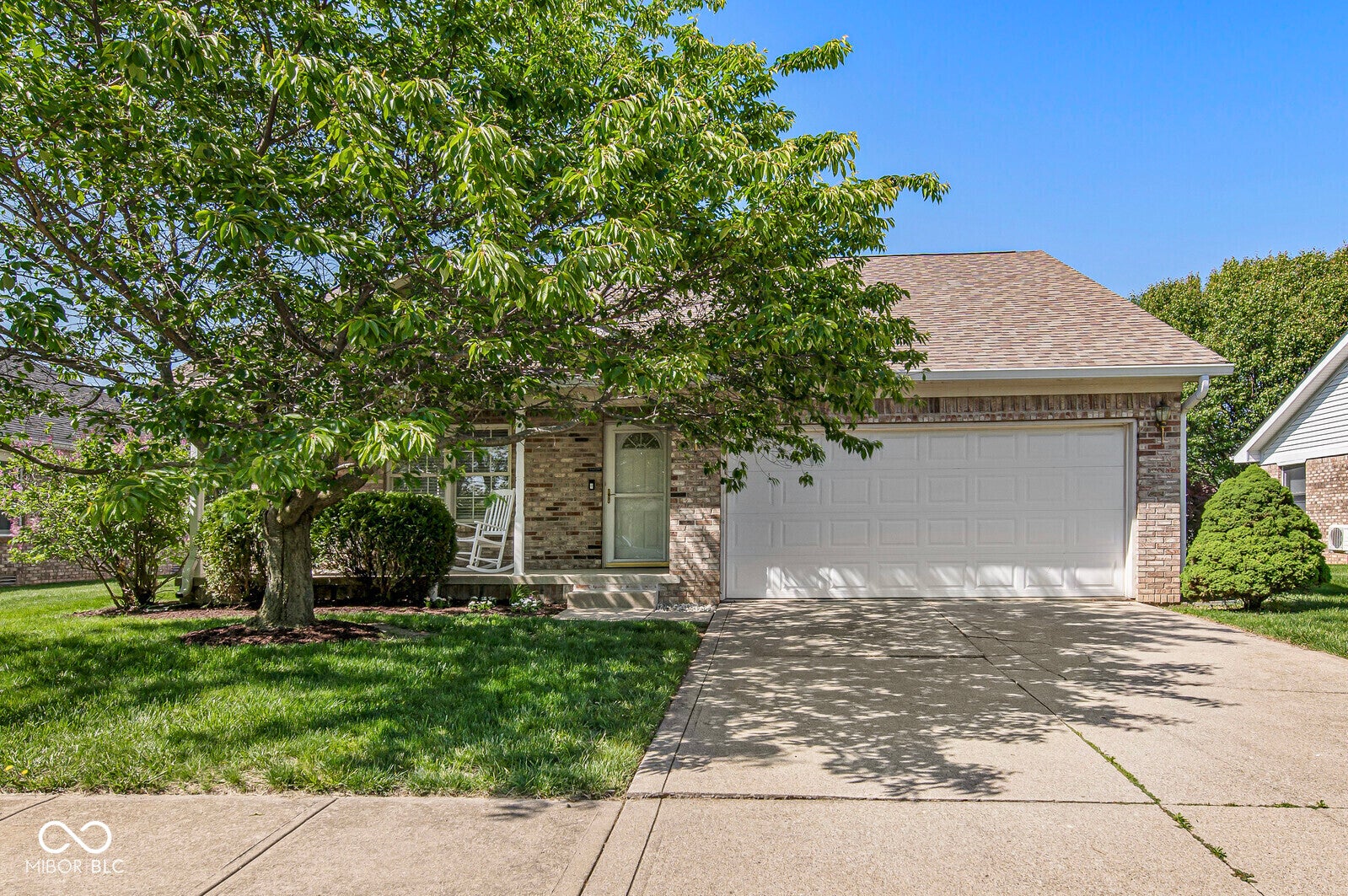 212 Lakeshore Drive