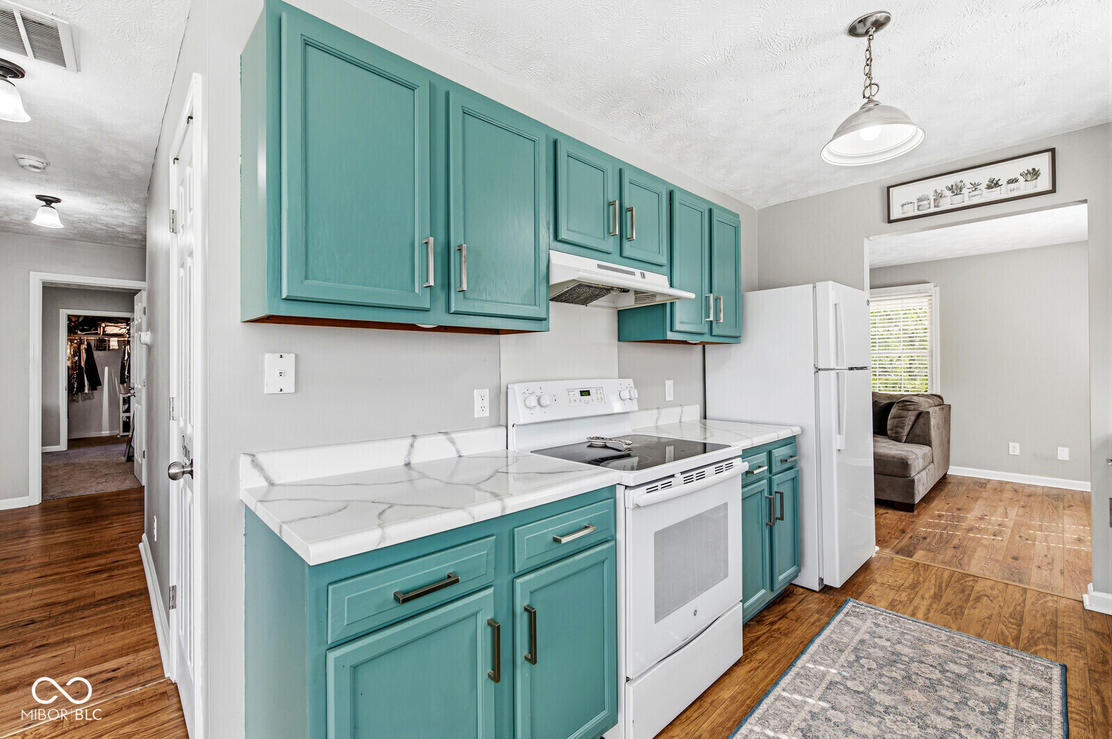 212 Lakeshore Drive