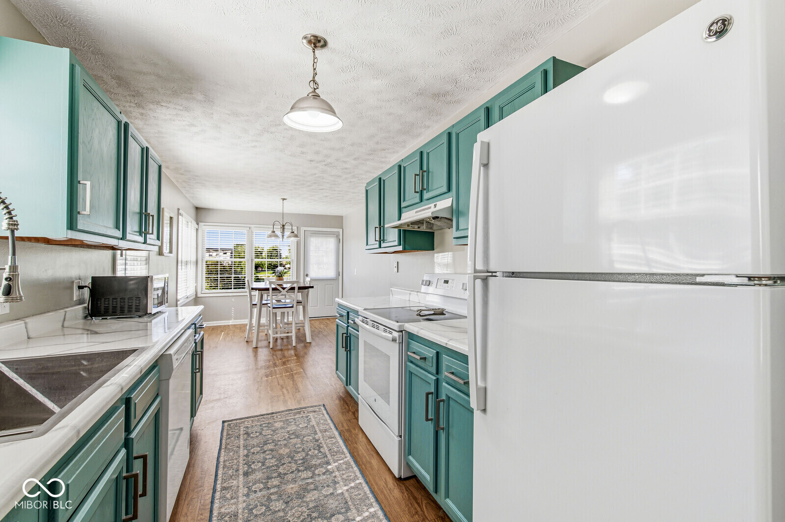 212 Lakeshore Drive